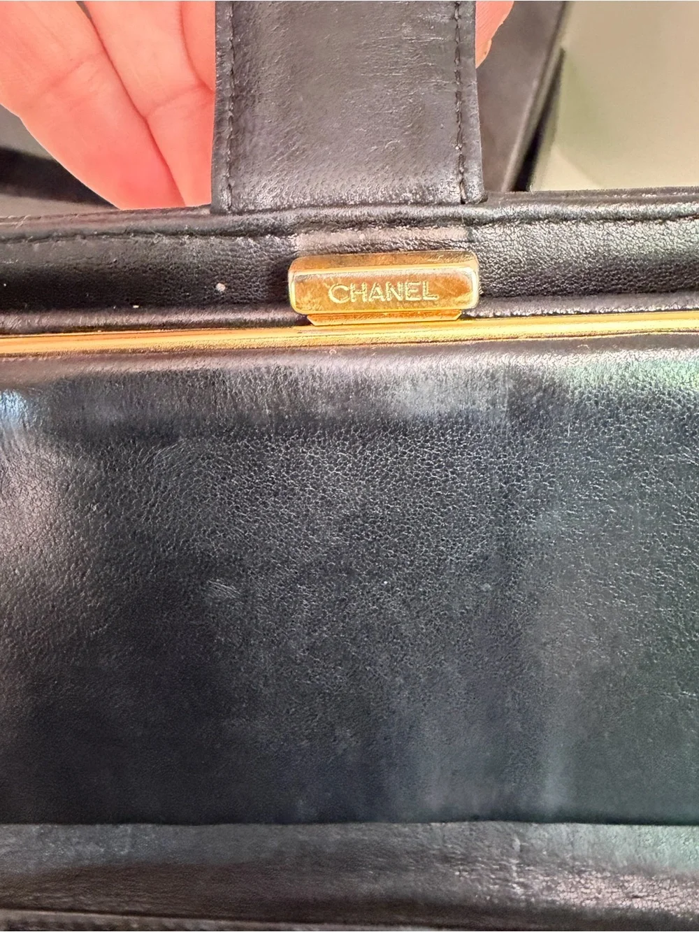 CHANEL Vintage Black Caviar CC Long Wallet Kiss Lock Coin Purse Authenticated